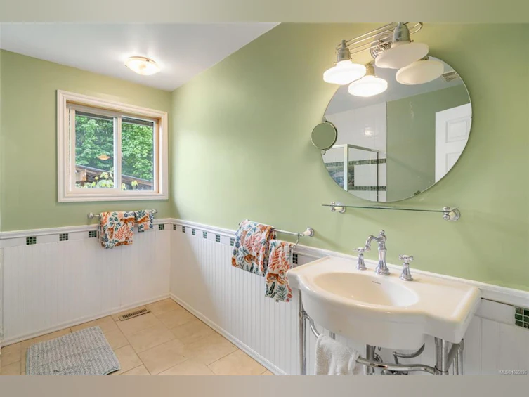 6745 Wall Street, Honeymoon Bay, BC, V0R 1Y0 - 27