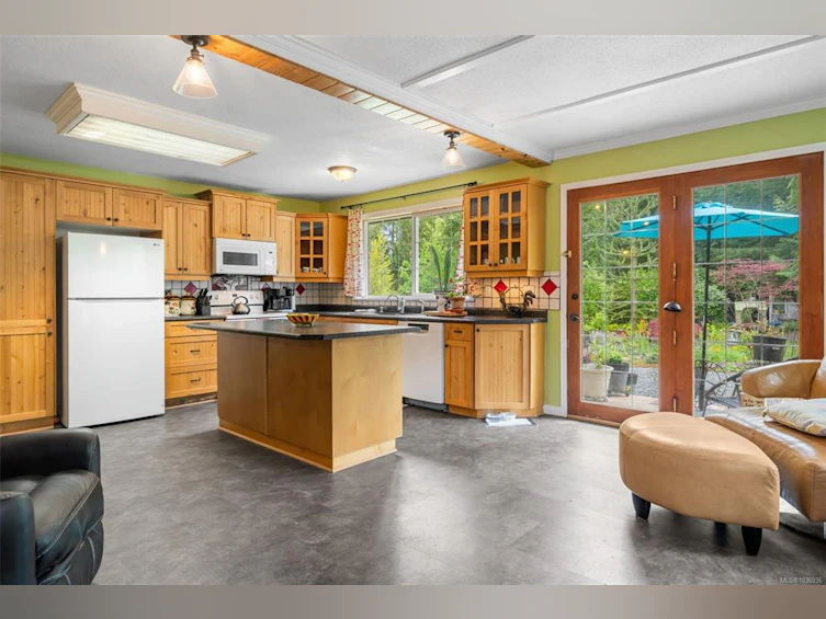 6745 Wall Street, Honeymoon Bay, BC, V0R 1Y0 - 15