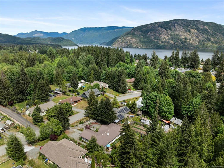 6745 Wall Street, Honeymoon Bay, BC, V0R 1Y0 - 34