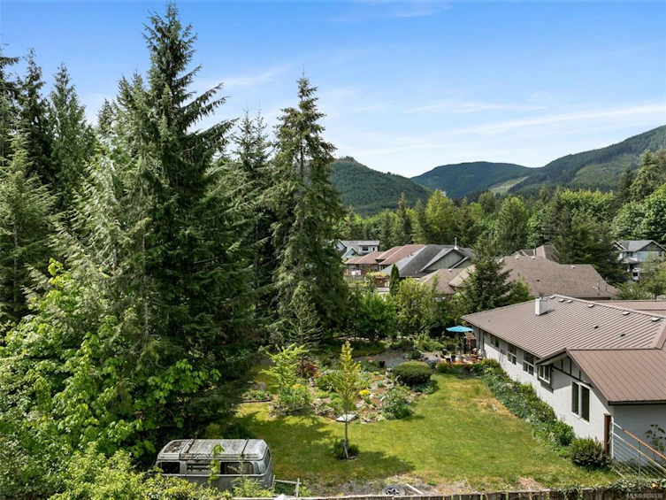 6745 Wall Street, Honeymoon Bay, BC, V0R 1Y0 - 5