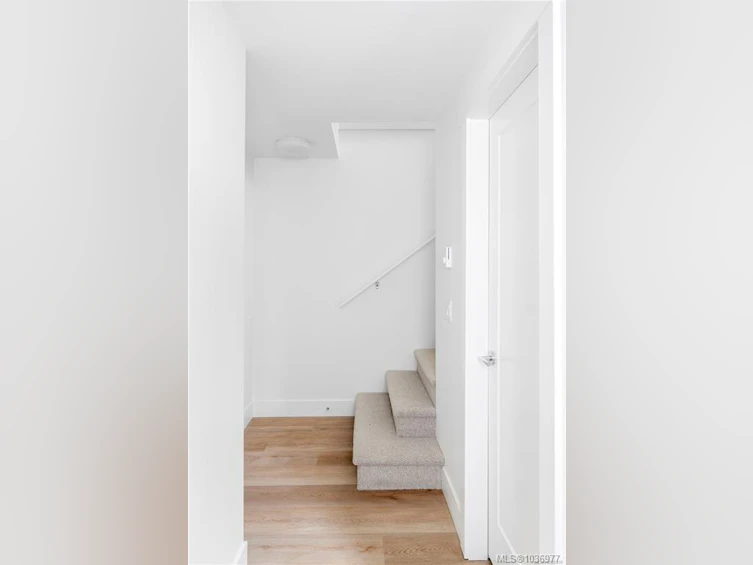 8-2536 Shelbourne Street, Victoria, BC, V8R 4L5 - 7