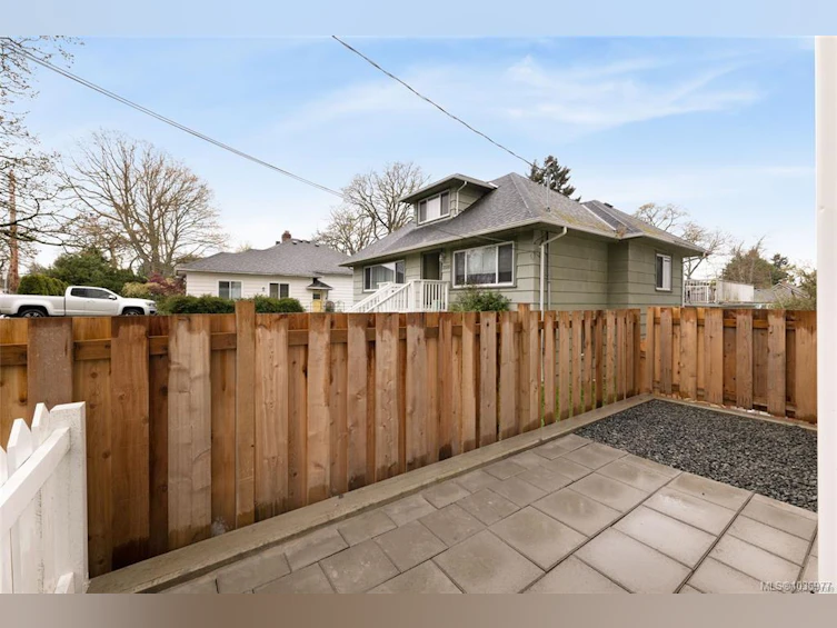 8-2536 Shelbourne Street, Victoria, BC, V8R 4L5 - 17