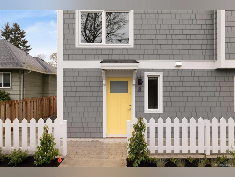 8-2536 Shelbourne Street, Victoria, BC, V8R 4L5 - 2
