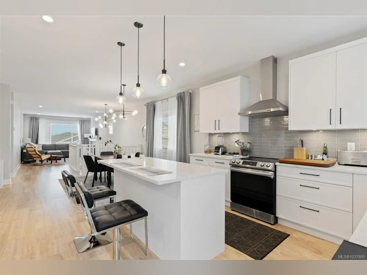 1360 Flint Avenue, Langford, BC, V9B 5N1 - 2