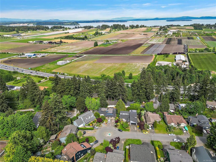 6864 East Saanich Road, Central Saanich, BC, V8Z 5Y9 - 38