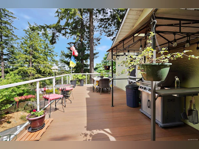 6864 East Saanich Road, Central Saanich, BC, V8Z 5Y9 - 4