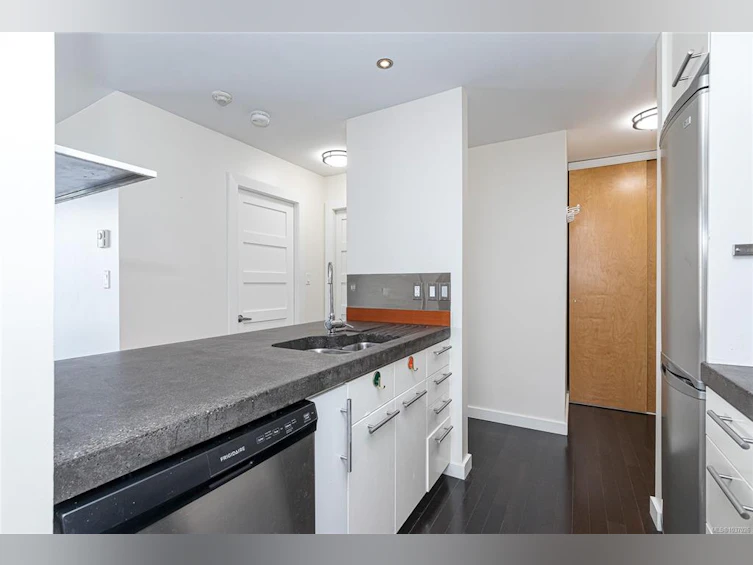 1005-1630 Quadra Street, Victoria, BC, V8W 3J5 - 12