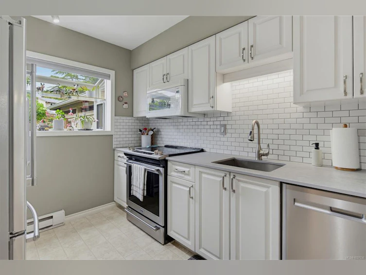 6-3981 Nelthorpe Street, Saanich, BC, V8X 3Z2 - 3