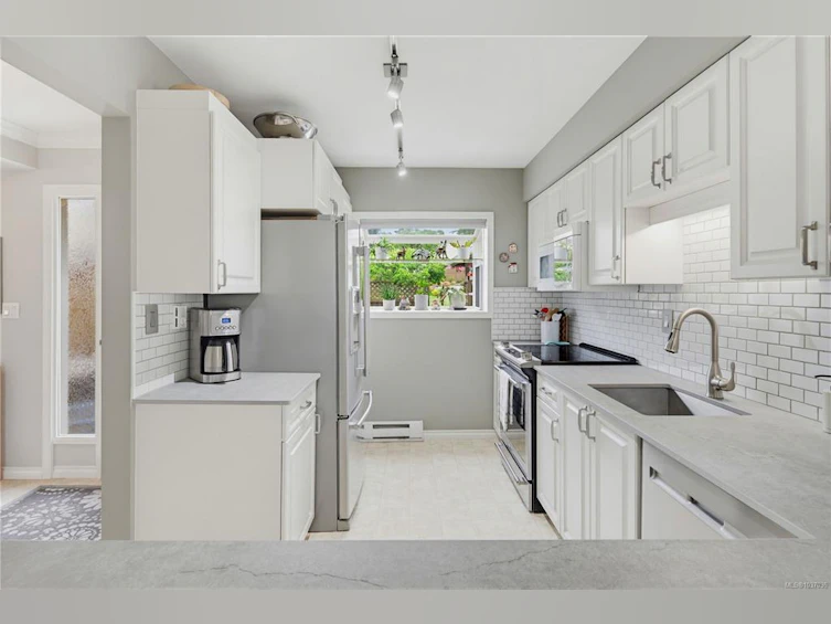 6-3981 Nelthorpe Street, Saanich, BC, V8X 3Z2 - 5