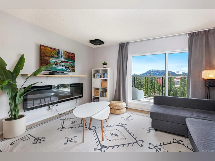 303-695 Castle Crag Crescent, Courtenay, BC, V9J 1L0