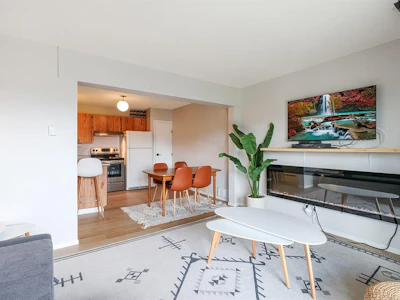 303-695 Castle Crag Crescent - 3
