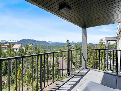 303-695 Castle Crag Crescent - 5