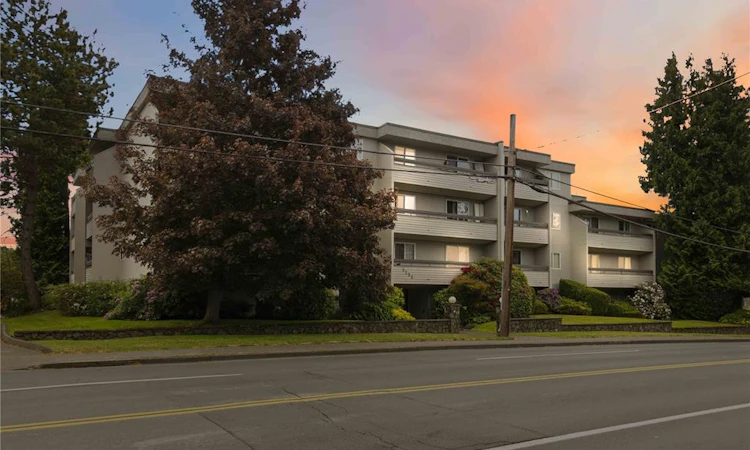 314-3235 Quadra Street