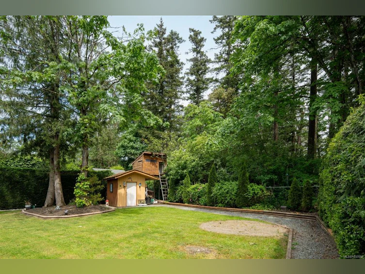 1018 Elstree Close, Central Saanich, BC, V8M 1A4 - 43