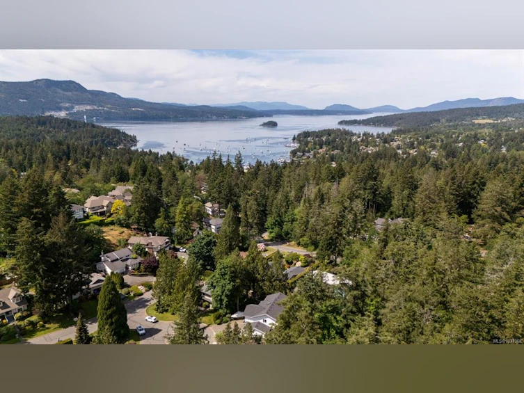 1018 Elstree Close, Central Saanich, BC, V8M 1A4 - 3
