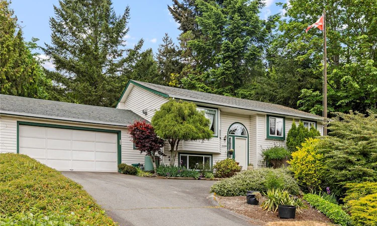 2109 Lakeside Drive