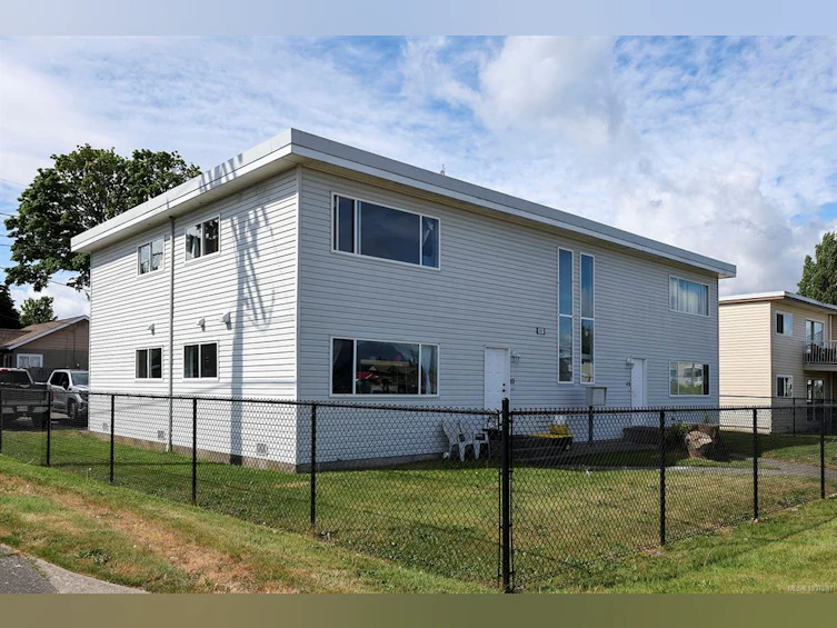 501 7th Avenue, Campbell River, BC, V9W 4A2 - 2