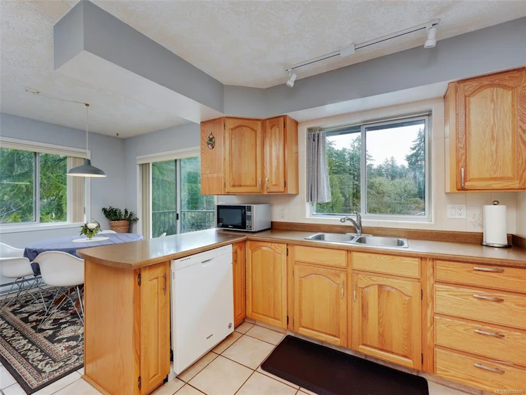 6781 Amwell Drive, Central Saanich, BC, V8M 1A1 - 7