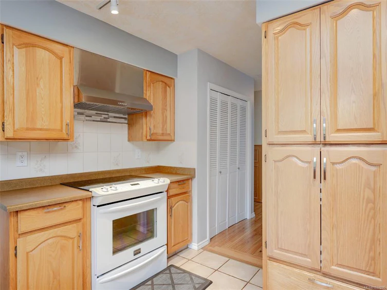 6781 Amwell Drive, Central Saanich, BC, V8M 1A1 - 9