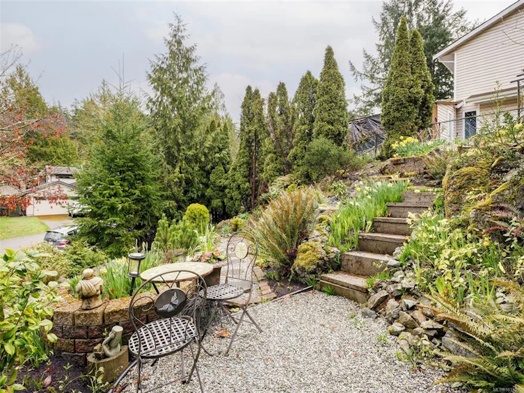 6781 Amwell Drive, Central Saanich, BC, V8M 1A1
