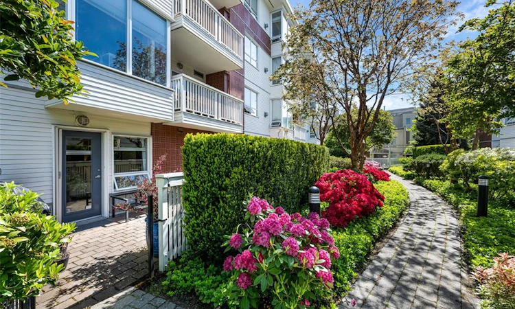109-380 Waterfront Crescent