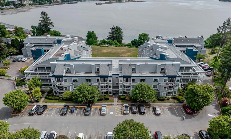 601-2560 Departure Bay Road