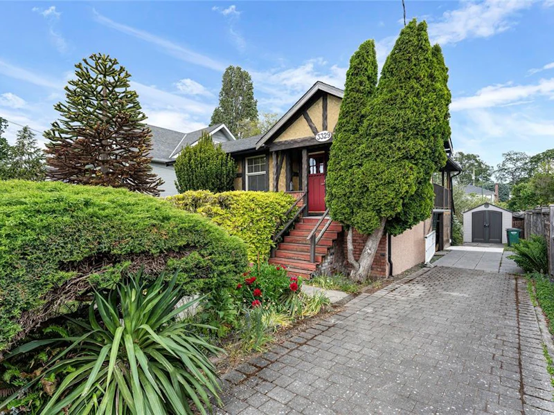 3329 Doncaster Drive, Saanich BC V8P 3V7