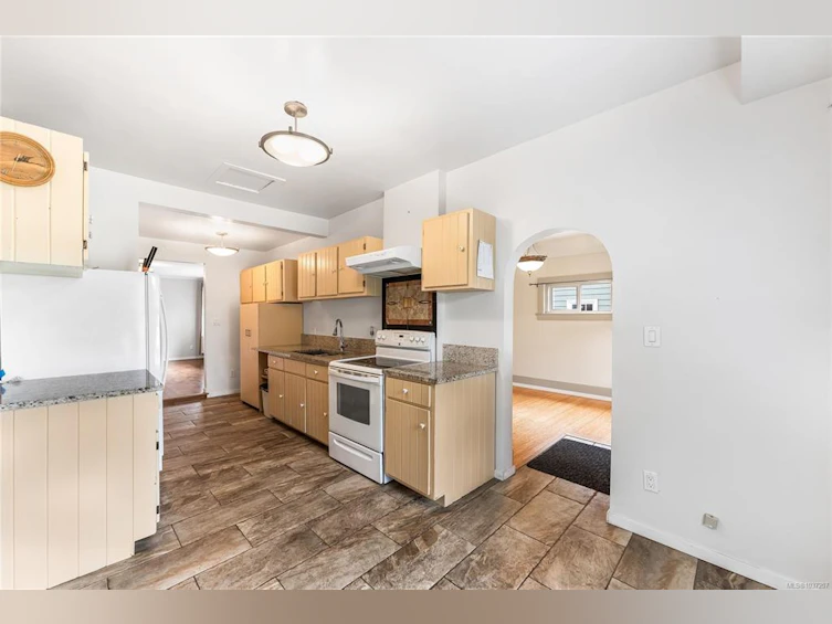 3329 Doncaster Drive, Saanich, BC, V8P 3V7 - 7