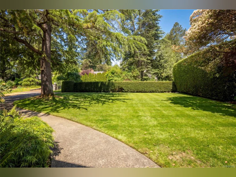 3405 Rolston Crescent, Saanich, BC, V8Z 4P2 - 7