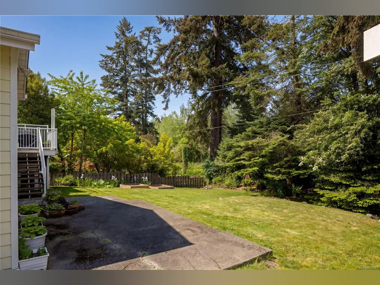 3405 Rolston Crescent, Saanich, BC, V8Z 4P2 - 4