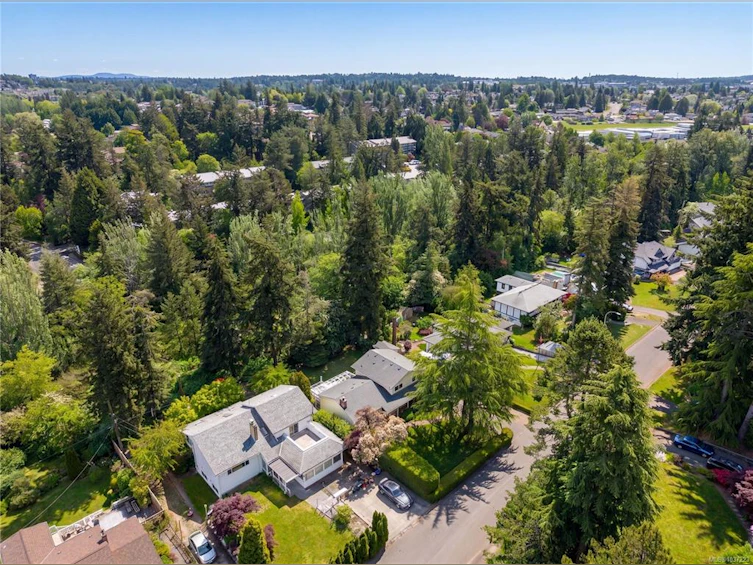 3405 Rolston Crescent, Saanich, BC, V8Z 4P2 - 35