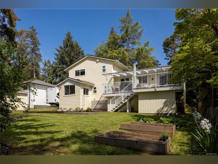 3405 Rolston Crescent, Saanich, BC, V8Z 4P2 - 5