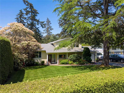 3405 Rolston Crescent - 2
