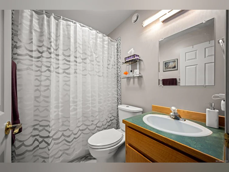 7627 Ships Point Road, Fanny Bay, BC, V0R 1W0 - 47