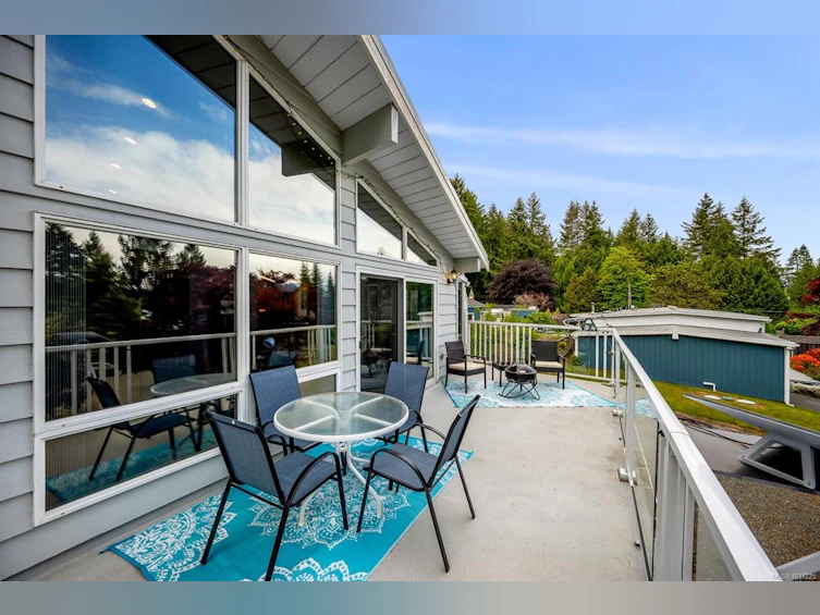 7627 Ships Point Road, Fanny Bay, BC, V0R 1W0 - 36