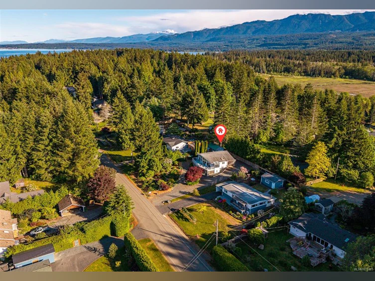 7627 Ships Point Road, Fanny Bay, BC, V0R 1W0 - 77