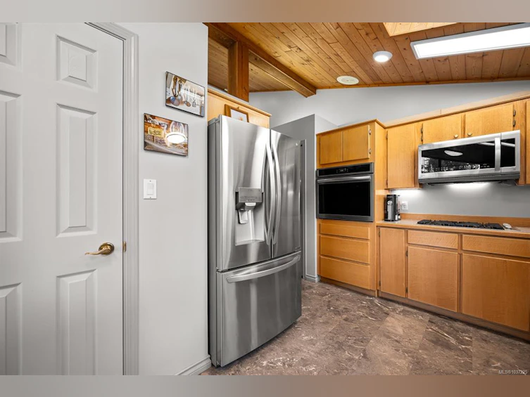7627 Ships Point Road, Fanny Bay, BC, V0R 1W0 - 25