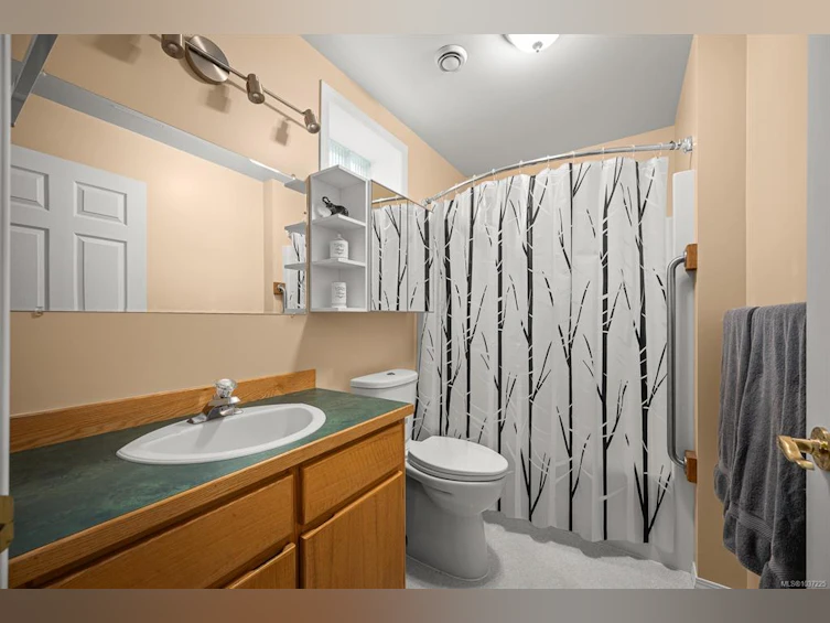 7627 Ships Point Road, Fanny Bay, BC, V0R 1W0 - 56