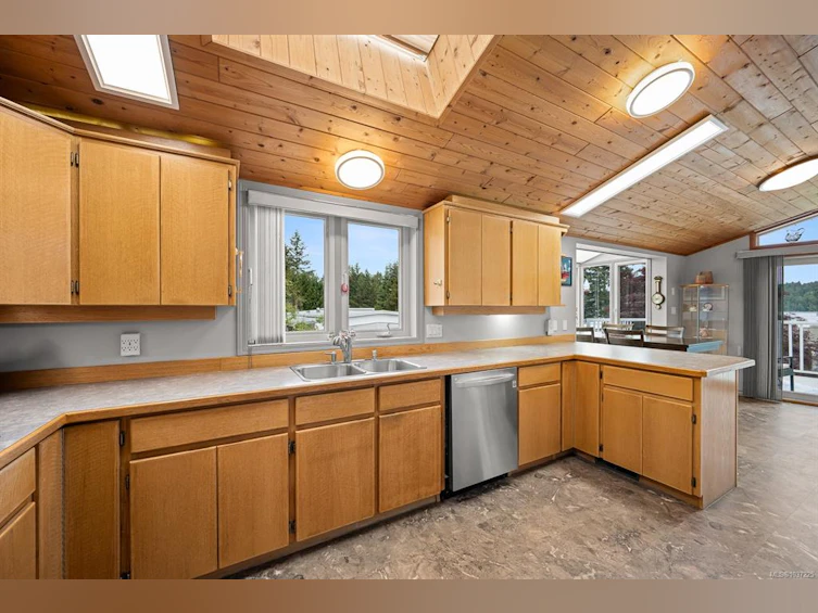7627 Ships Point Road, Fanny Bay, BC, V0R 1W0 - 21