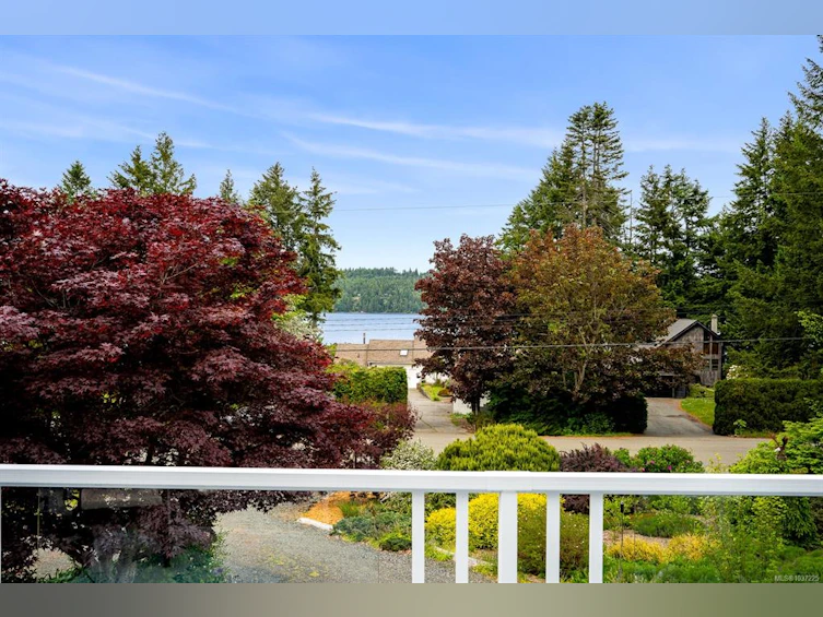 7627 Ships Point Road, Fanny Bay, BC, V0R 1W0 - 7