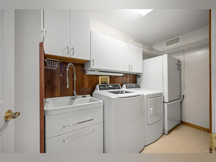 7627 Ships Point Road, Fanny Bay, BC, V0R 1W0 - 75