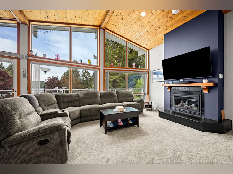 7627 Ships Point Road, Fanny Bay, BC, V0R 1W0 - 3