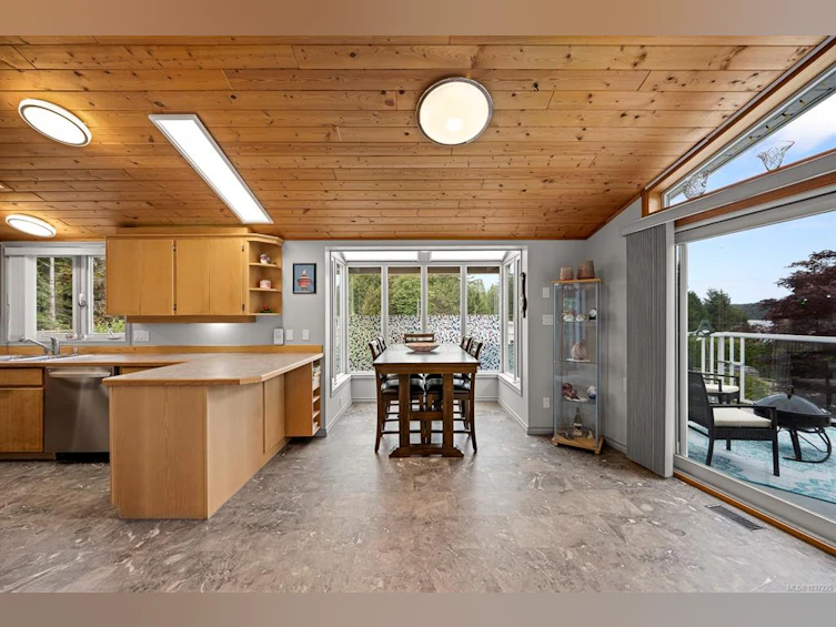 7627 Ships Point Road, Fanny Bay, BC, V0R 1W0 - 5