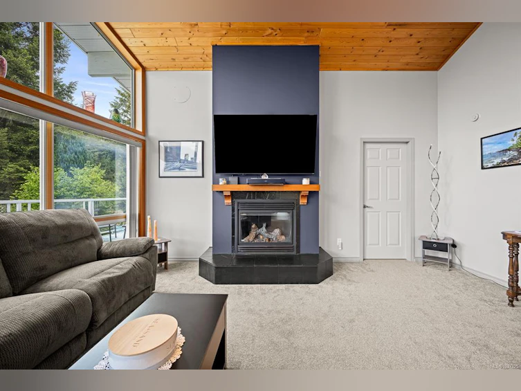 7627 Ships Point Road, Fanny Bay, BC, V0R 1W0 - 13