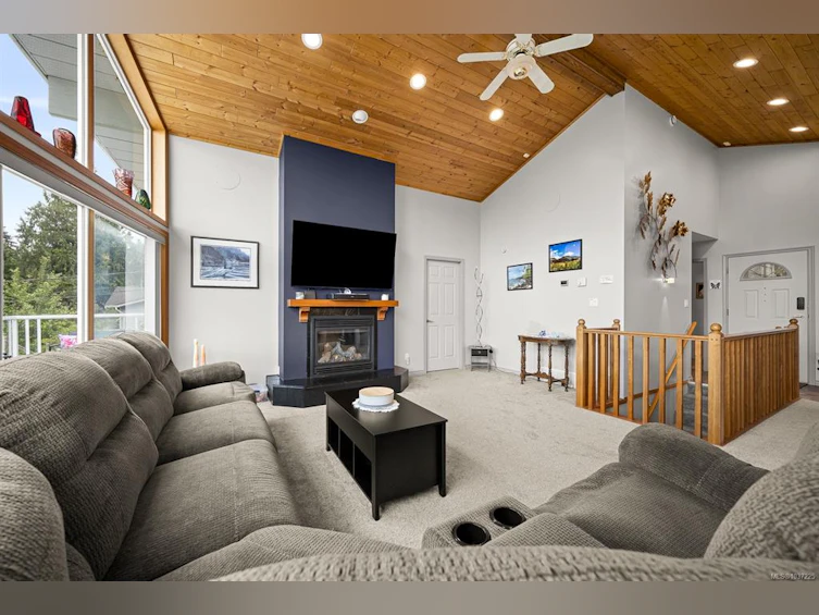 7627 Ships Point Road, Fanny Bay, BC, V0R 1W0 - 14