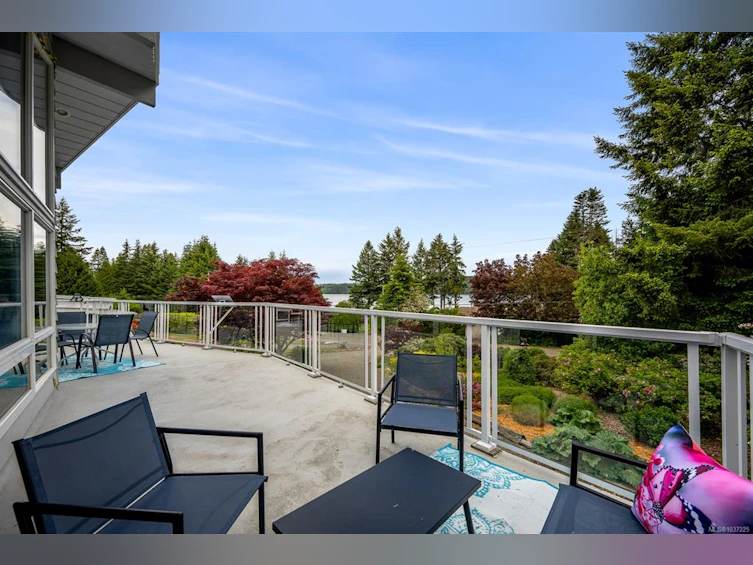 7627 Ships Point Road, Fanny Bay, BC, V0R 1W0 - 34