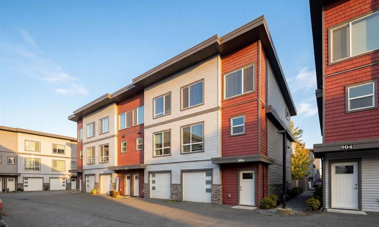 504-3351 Luxton Road