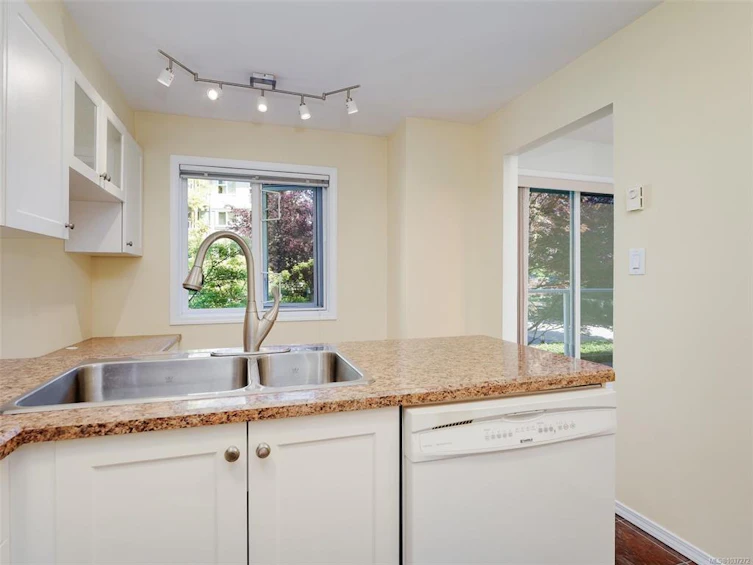 210-494 Marsett Place, Saanich, BC, V8Z 7J1 - 7