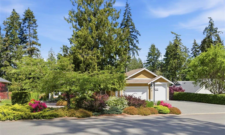 3831 Creekside Drive