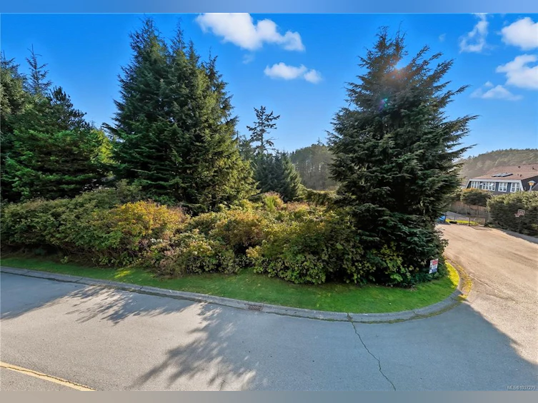 912 Barkley Place, Ucluelet, BC, V0R 3A0 - 2